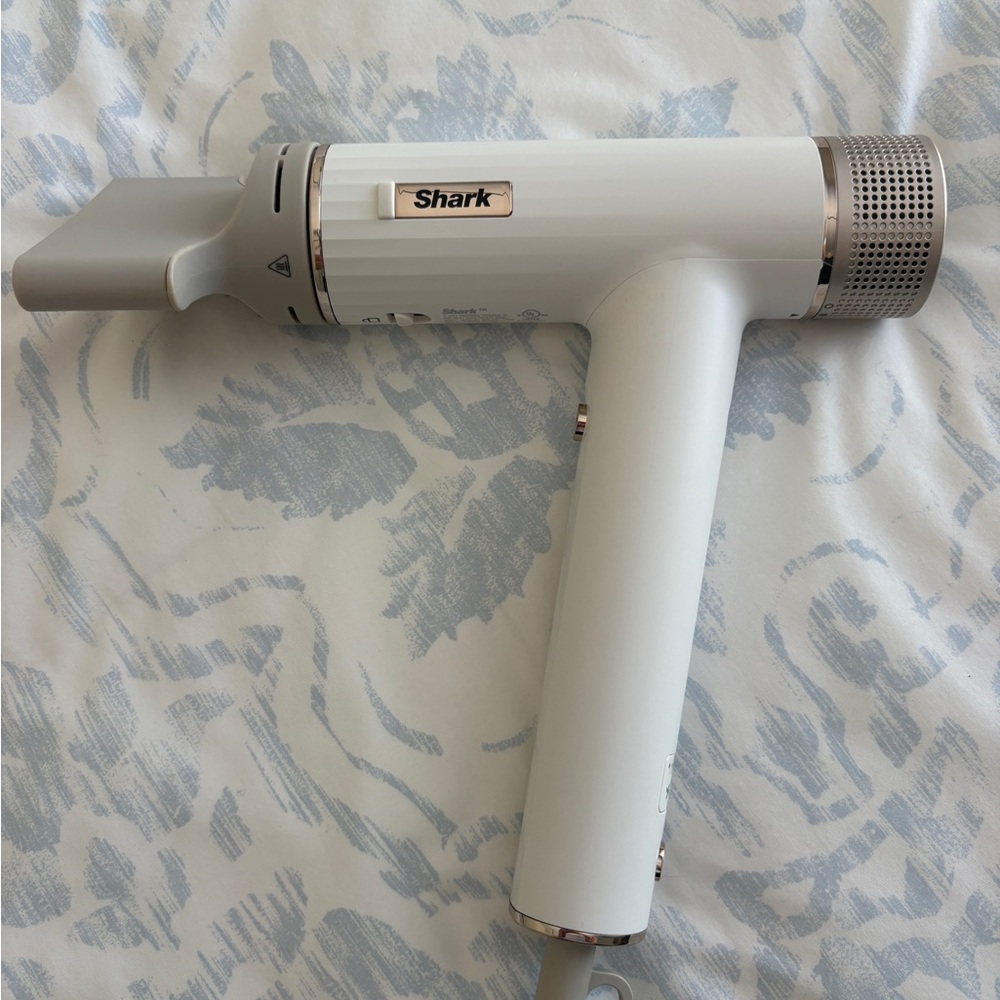 Shark Handheld Hair Dryer in Light Gray